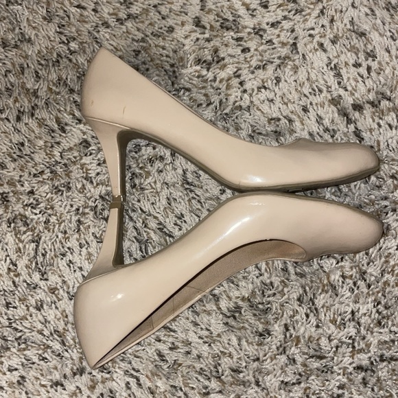 Tan patent leather heels size 9 1/2 from Predictions - Picture 3 of 13
